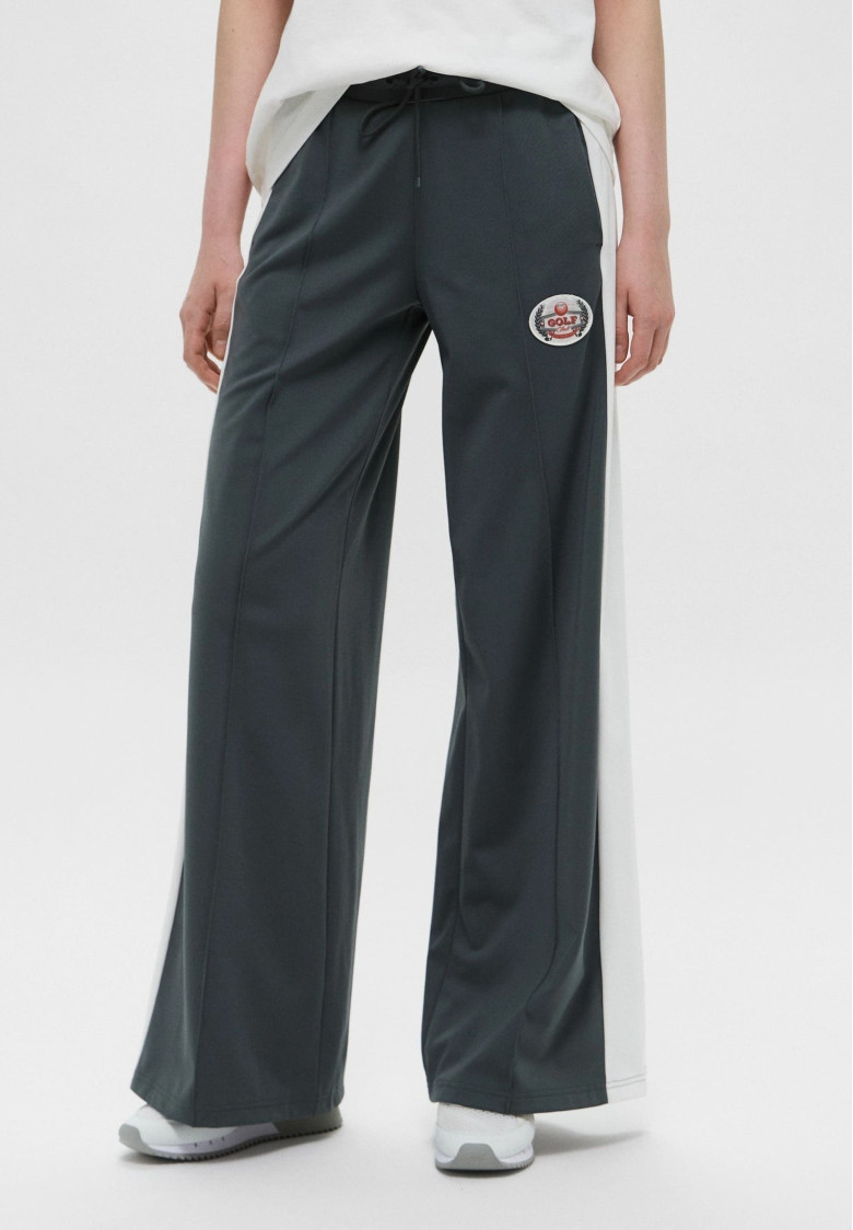 Брюки джерси Regular Fit: классический крой, средняя свобода движений. Средняя