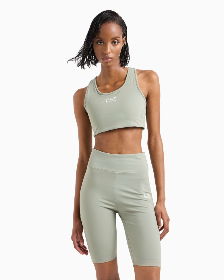 Топ Slim Fit: приталенный силуэт, но не слишком узкий.