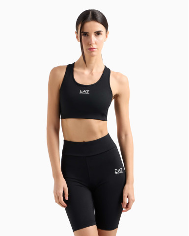 Топ Slim Fit: приталений силует, але не надто вузький.