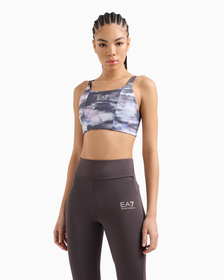Топ Slim Fit: приталенный силуэт, но не слишком узкий.