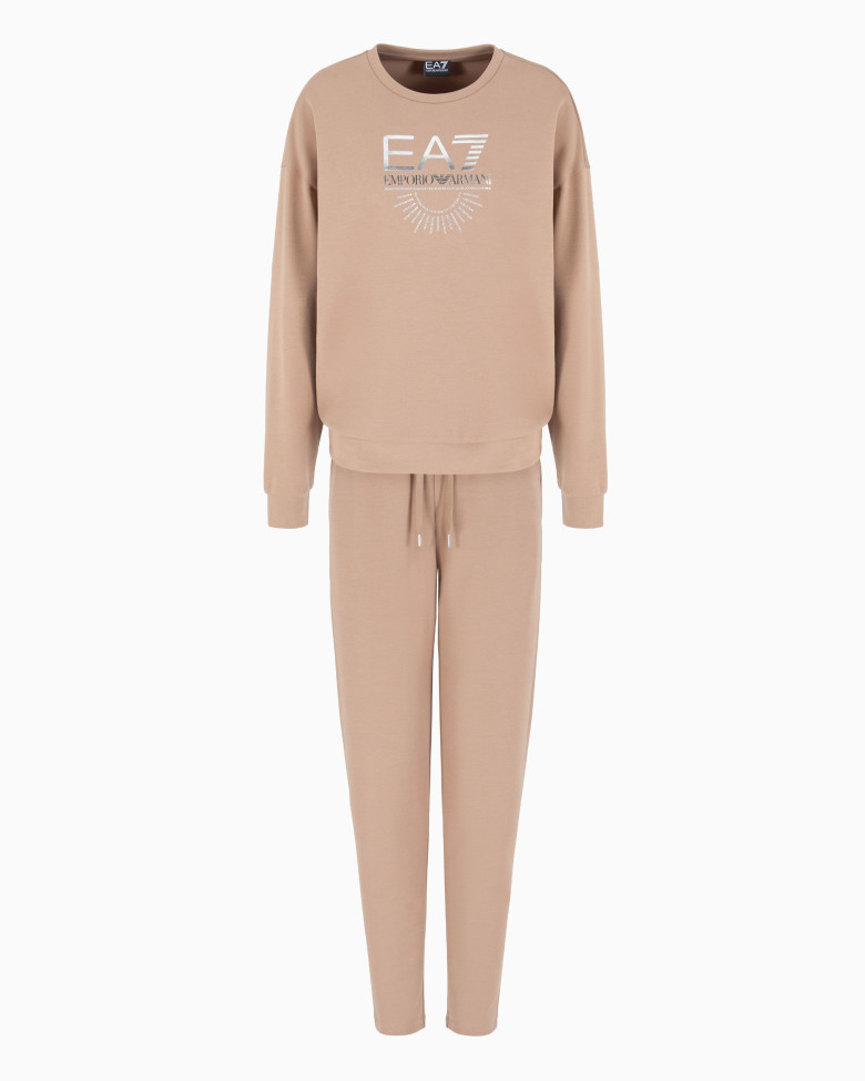 Спортивный костюм Regular Fit: классический крой, средняя свобода движений.