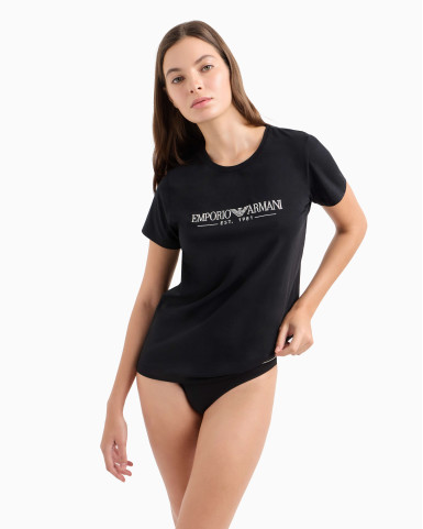 Футболка Slim Fit: приталенный силуэт, но не слишком узкий.