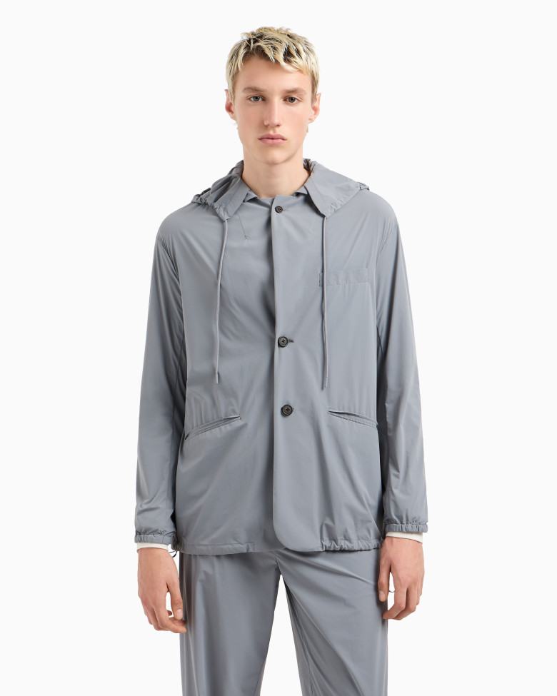 Ветровка Regular Fit: классический крой, средняя свобода движений.