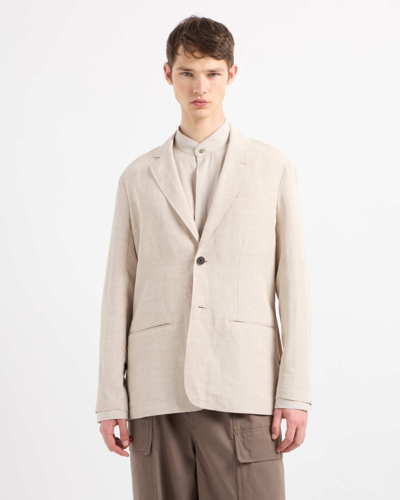 Пиджак кэжуал Regular Fit: классический крой, средняя свобода движений.