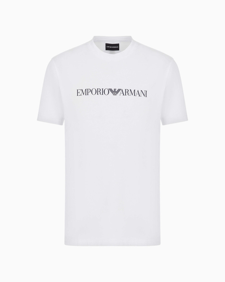 Футболка Slim Fit: приталенный силуэт, но не слишком узкий.