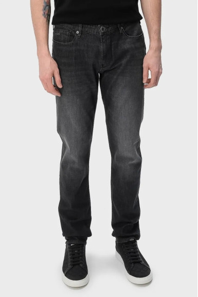 Джинсы Slim Slim Fit: приталенный силуэт, но не слишком узкий. Низкая