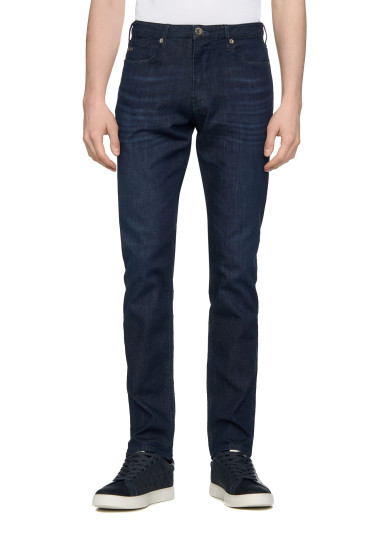 Джинсы Slim Slim Fit: приталенный силуэт, но не слишком узкий. Низкая