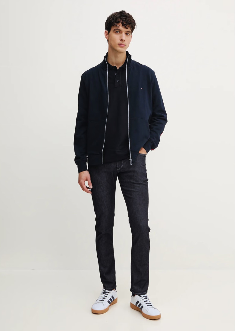 Джинсы Slim Slim Fit: приталенный силуэт, но не слишком узкий. Низкая