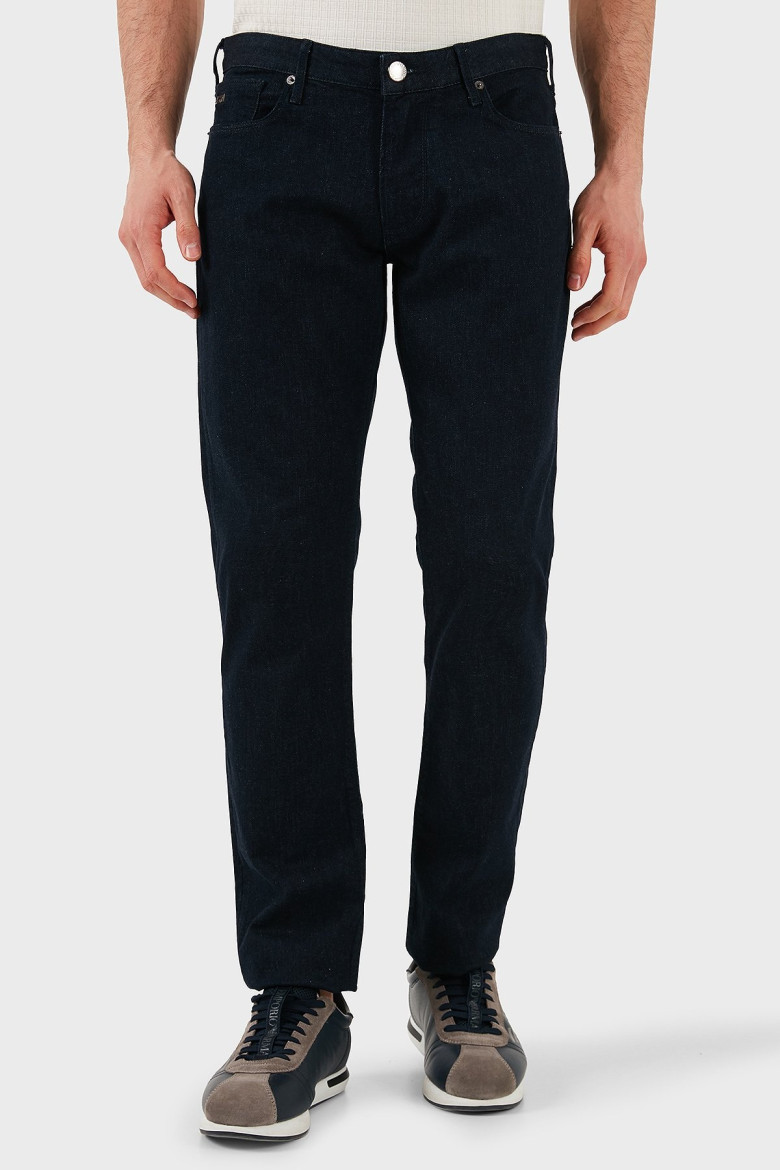 Джинси Slim Slim Fit: приталений силует, але не надто вузький. Низька