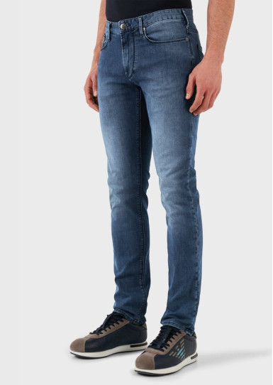 Джинсы Slim Slim Fit: приталенный силуэт, но не слишком узкий. Низкая
