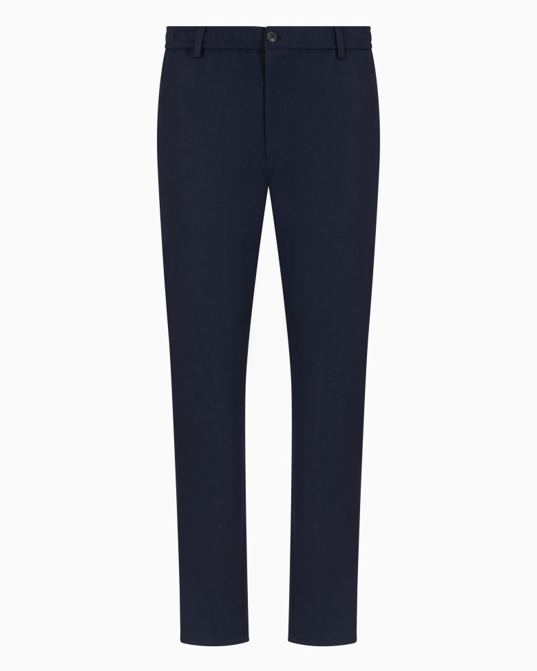 Брюки chinos Slim Fit: приталенный силуэт, но не слишком узкий. Высокая