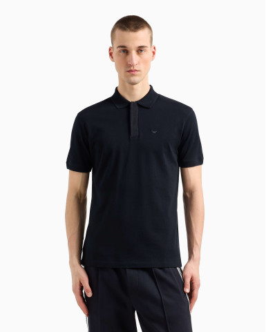 Поло Regular Fit: классический крой, средняя свобода движений.