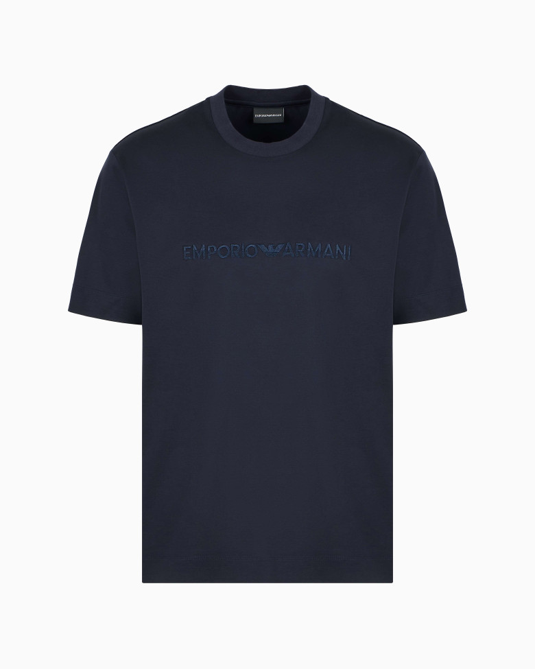 Футболка Regular Fit: классический крой, средняя свобода движений.