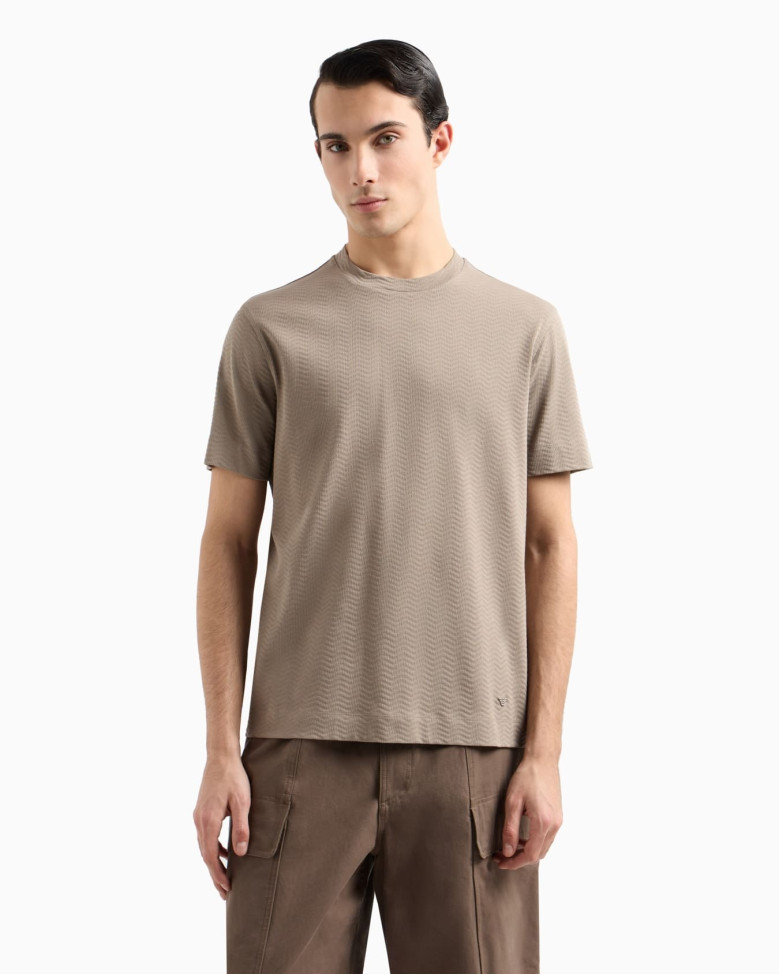 Футболка Regular Fit: класичний крій, середня свобода рухів.
