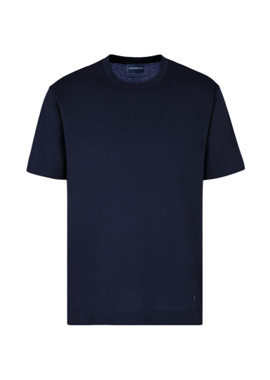 Футболка Regular Fit: классический крой, средняя свобода движений.