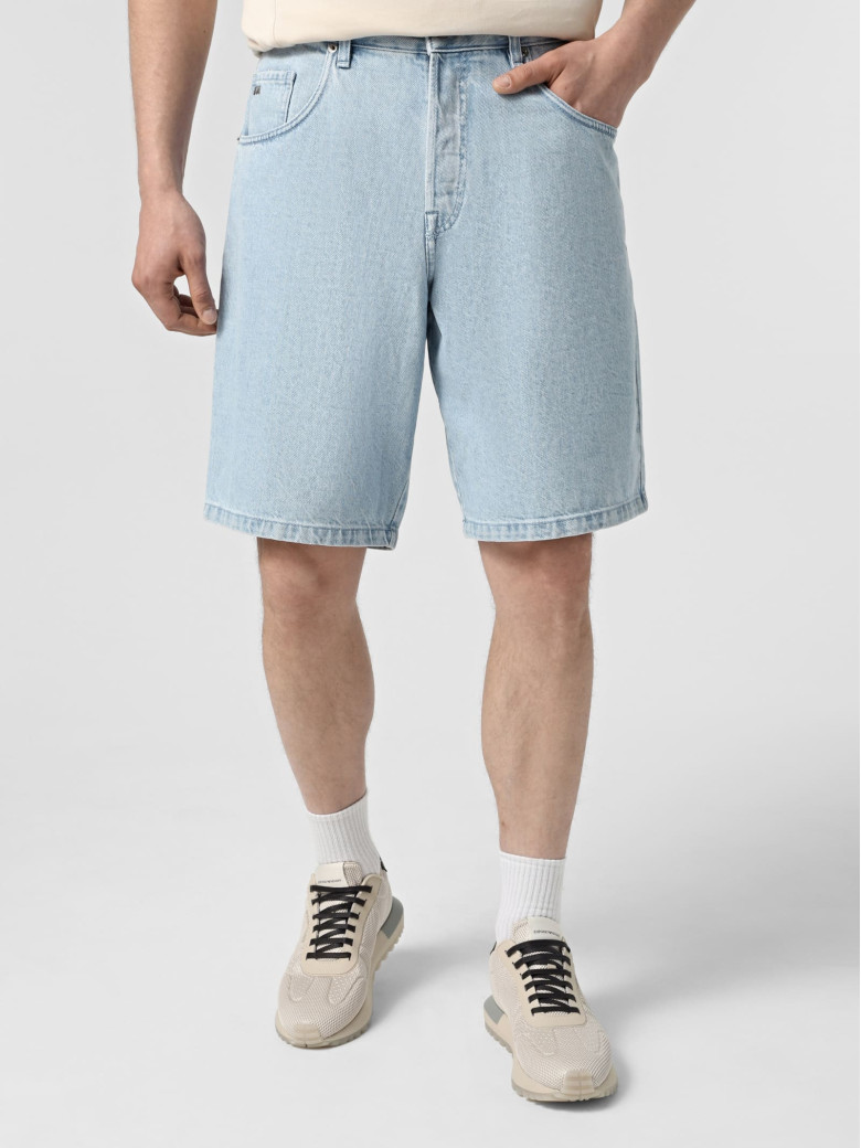 Шорты джинсовые Regular Fit: классический крой, средняя свобода движений.