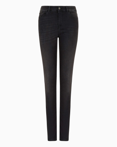 Джинси Slim Slim Fit: приталений силует, але не надто вузький. Низька
