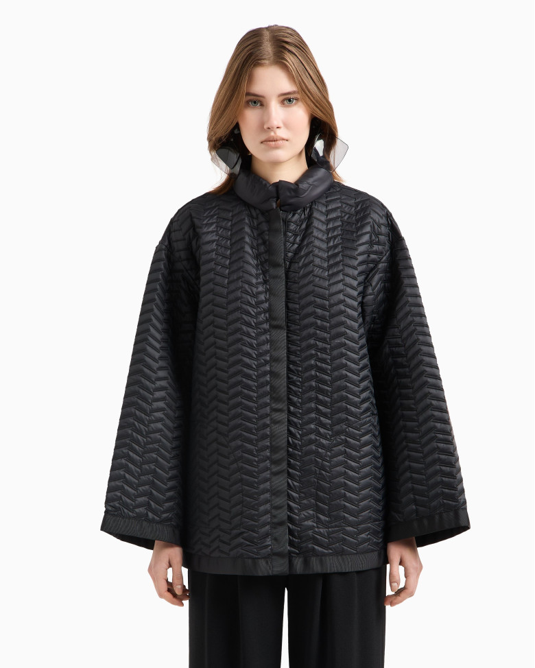 Куртка Regular Fit: классический крой, средняя свобода движений.