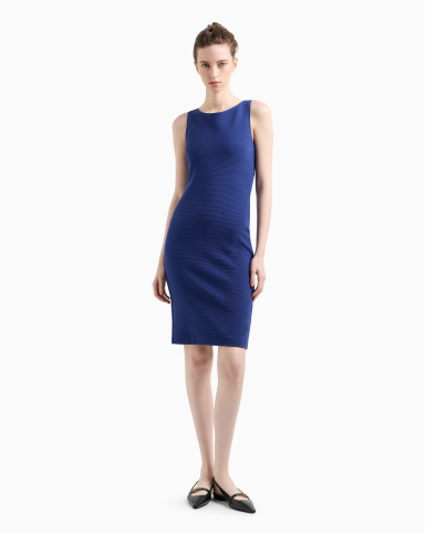 Сукні міді Slim Fit: приталений силует, але не надто вузький.