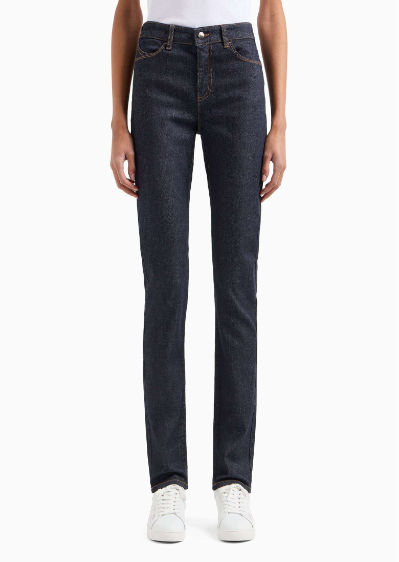 Джинсы Slim Slim Fit: приталенный силуэт, но не слишком узкий. Низкая