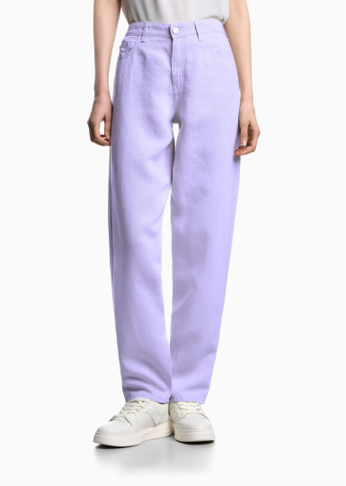 Джинсы Regular Regular Fit: классический крой, средняя свобода движений. Средняя