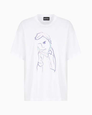 Футболка Regular Fit: классический крой, средняя свобода движений.