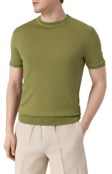 Футболка Regular Fit: классический крой, средняя свобода движений.