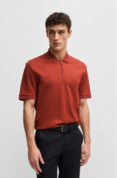 Поло Regular Fit: классический крой, средняя свобода движений.