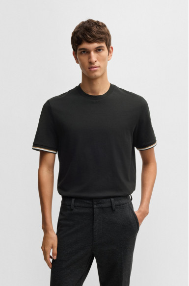 Футболка Regular Fit: классический крой, средняя свобода движений.
