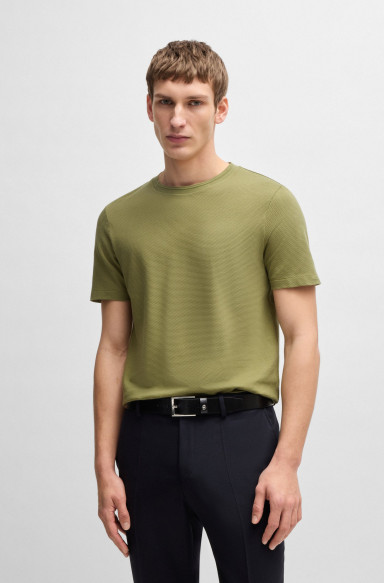 Футболка Regular Fit: классический крой, средняя свобода движений.