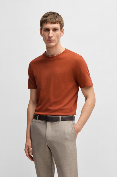 Футболка Regular Fit: классический крой, средняя свобода движений.