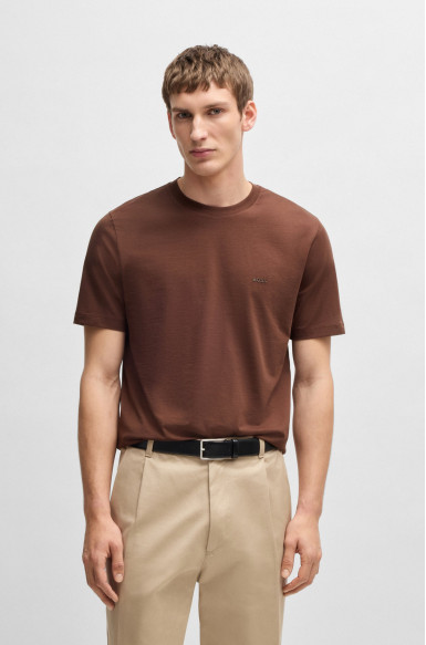 Футболка Regular Fit: классический крой, средняя свобода движений.
