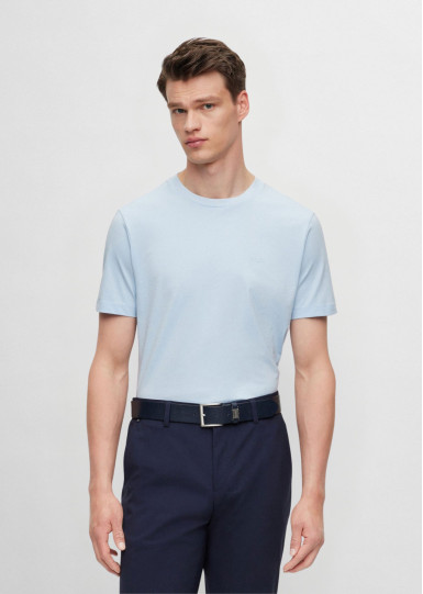 Футболка Regular Fit: классический крой, средняя свобода движений.
