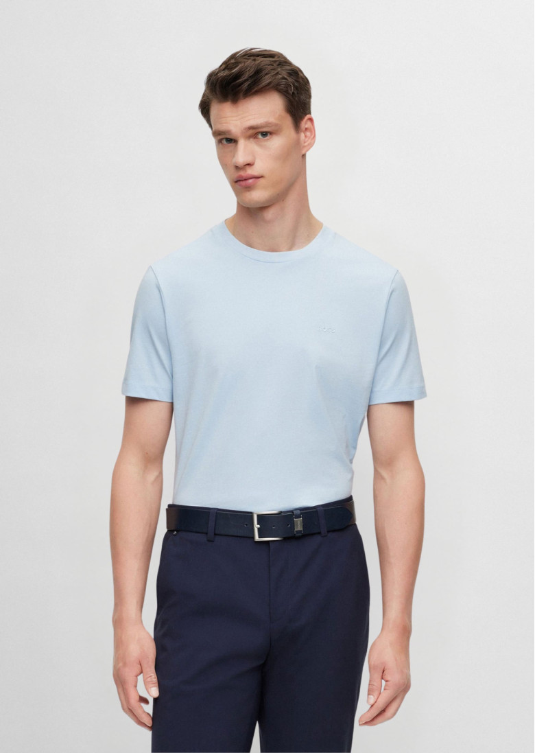 Футболка Regular Fit: классический крой, средняя свобода движений.