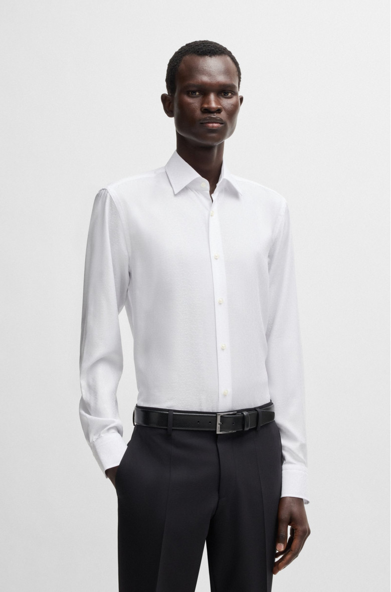 сорочка ділова Slim Fit: приталений силует, але не надто вузький.