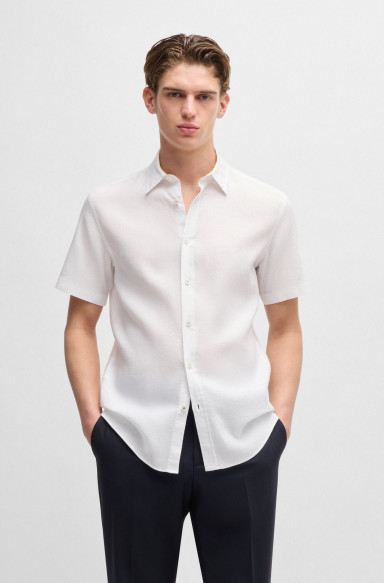 Сорочка повседневная с коротким рукавом Slim Fit: приталенный силуэт, но не слишком узкий.