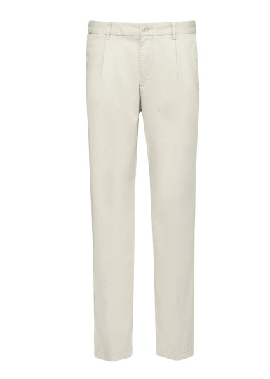 Брюки chinos Regular Fit: классический крой, средняя свобода движений. Средняя