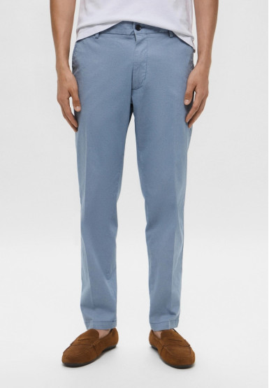 Брюки chinos Regular Fit: классический крой, средняя свобода движений. Средняя