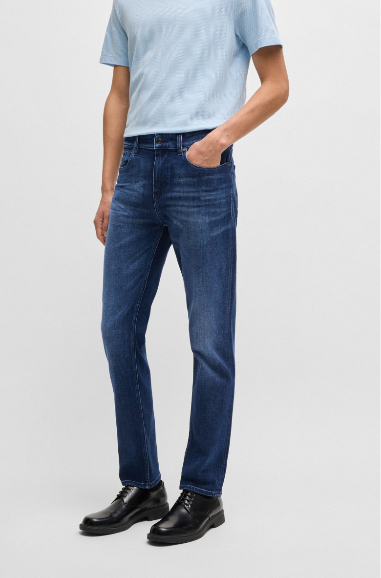 Джинсы Slim Slim Fit: приталенный силуэт, но не слишком узкий. Средняя