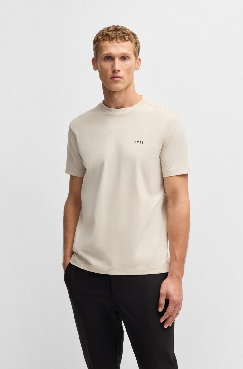 Футболка Regular Fit: классический крой, средняя свобода движений.