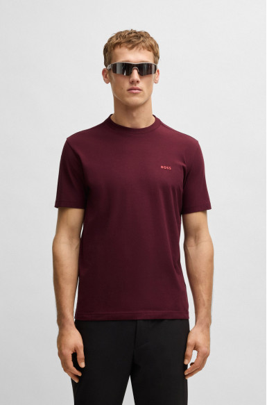Футболка Regular Fit: классический крой, средняя свобода движений.