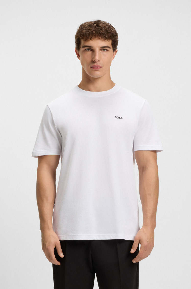 Футболка Regular Fit: классический крой, средняя свобода движений.