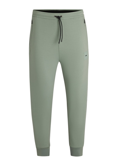 Спортивні брюки Regular Fit: класичний крій, середня свобода рухів.