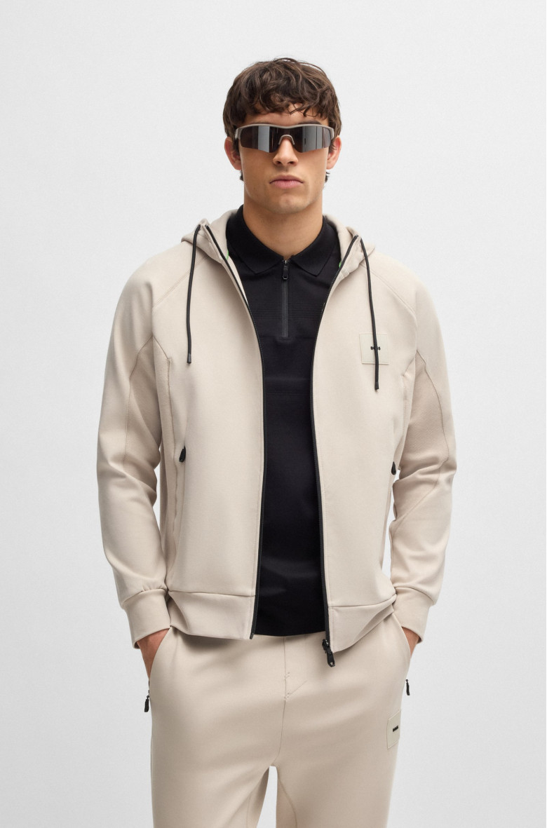 Спортивна кофта Regular Fit: класичний крій, середня свобода рухів.