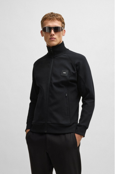 Спортивная кофта Regular Fit: классический крой, средняя свобода движений.