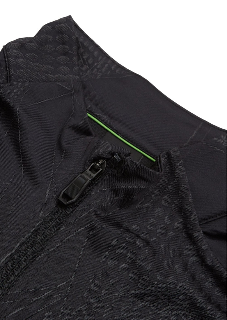 Спортивная кофта Regular Fit: классический крой, средняя свобода движений.