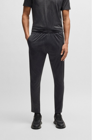 Спортивные брюки Regular Fit: классический крой, средняя свобода движений. Высокая