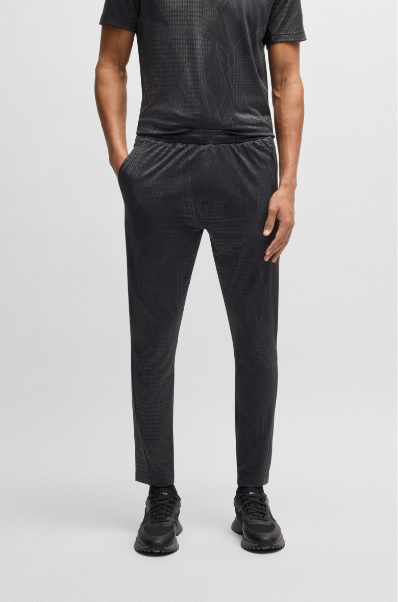 Спортивные брюки Regular Fit: классический крой, средняя свобода движений. Высокая