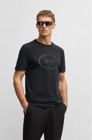 Футболка Regular Fit: классический крой, средняя свобода движений.