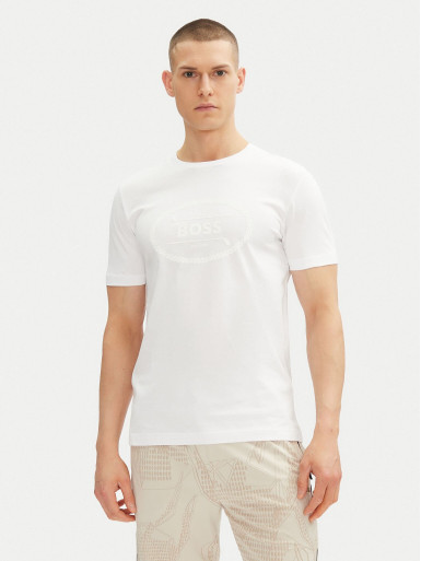 Футболка Regular Fit: классический крой, средняя свобода движений.